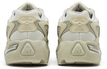 Load image into Gallery viewer, With Original Box -  New Balance 725 Low Cut Unisex Beige/Brown ML725D
