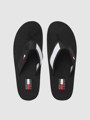 7b1083c5-ab20-43af-96d4-c5c3519652be1568632351328-Tommy-Hilfiger-Men-Black-White-Colourblocked-Slip-On-598156-1.jpg